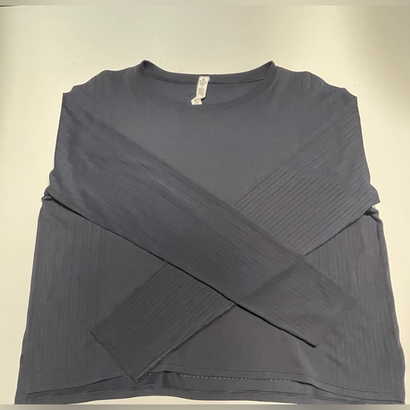 Lulu Lemon athletic top—Women’s size XL - Picture 6 of 6